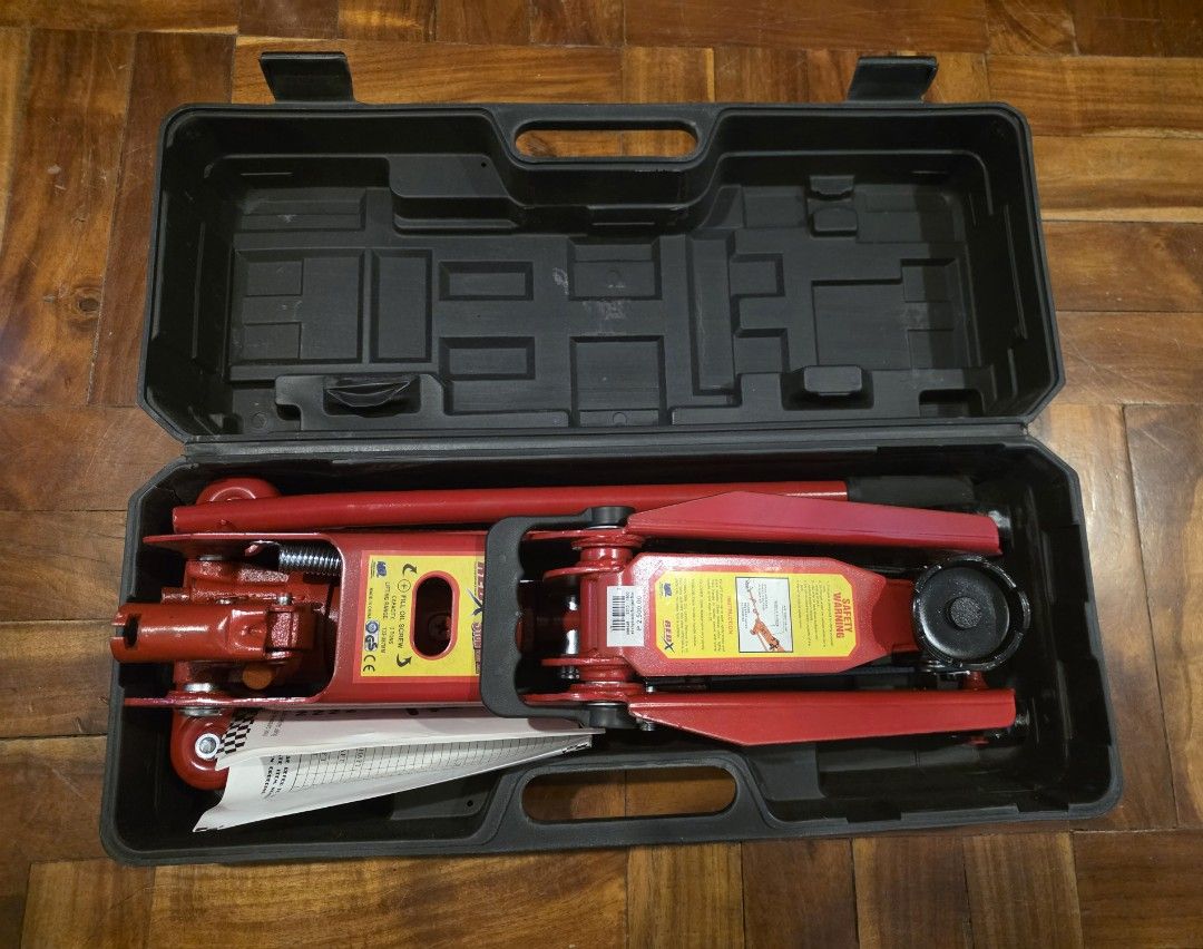 RED 3 Ton Hydraulic Floor Jack with Case (Category: Other Automotive Parts and Accessories) located in Pasay City. Submitted by rsar888 (Listing ID 1454268648, Image 2). Description: - Heavy-duty 3-ton hydraulic floor jack - Portable and easy to store - Includes a durable carrying case - Ideal for vehicle maintenance -Like new.
