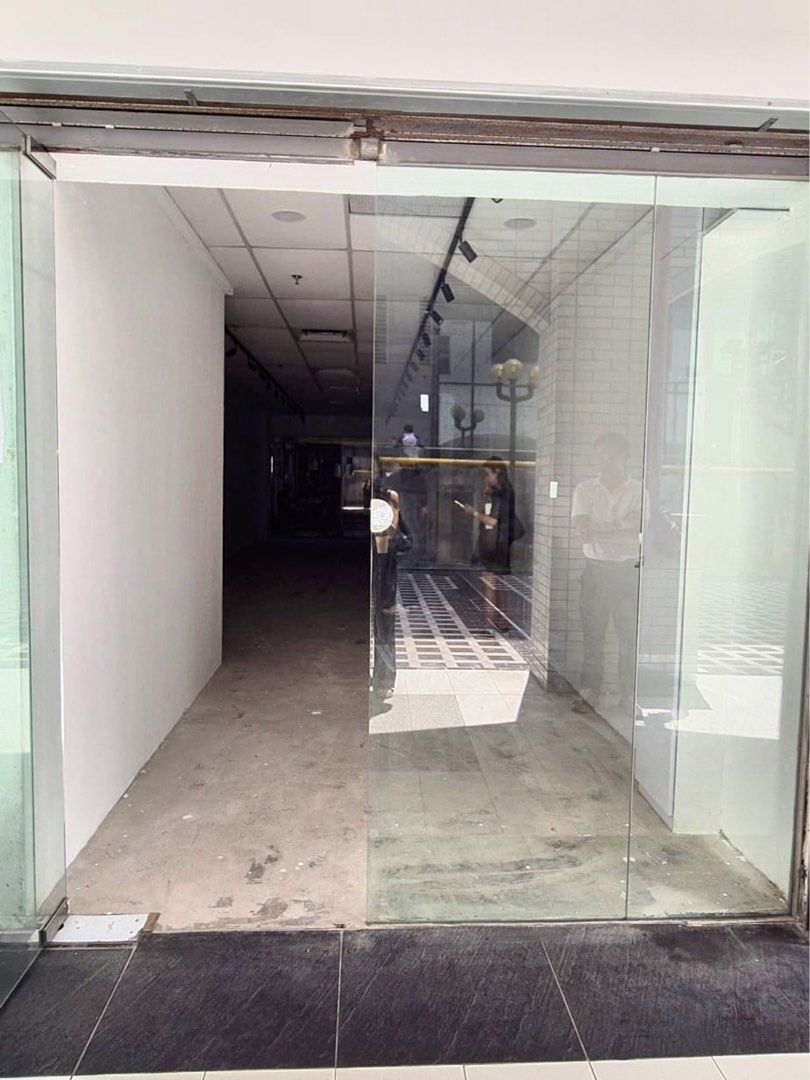 Roxy Square (Category: Commercial) located in Singapore. Submitted by starryynightt (Listing ID 1454194569, Image 2). Description: 🏙 SPACE FOR LEASE — Roxy Square, Marine Parade (D15) Several units available | 248 – 2,139 sqft Prime units at Roxy Square, right at Marine Parade MRT’s doorstep. Mix of dry retail, light F&B and larger format spaces — something for almost every concept. 📍 Roxy Square 1 🔹 01-XX/XX — 2 entrances (main road-facing + 