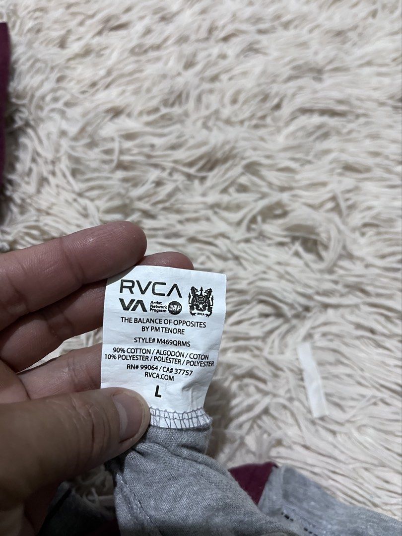 RVCA Regular Fit Striped Hoodie - Large (Category: Hoodies) located in Kabankalan. Submitted by miaangelar73343 (Listing ID 1454320126, Image 3). Description: - RVCA Hoodie - Size: Large (L) - Fit: Regular - Color: Burgundy sleeves and hood, grey striped body - Features: Kangaroo pocket, small RVCA logo on chest - Material: 90% Cotton, 10% Polyester - Origin: Made in Guatemala.