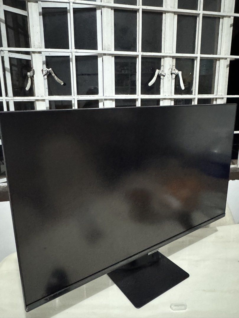 Samsung 32" Smart Monitor (Category: TV) located in Marikina City. Submitted by modresstee (Listing ID 1454299830, Image 1). Description: - Black Samsung SMART TV 32" - with HDMI Cable (you cannot your laptop for work or entertainment purposes) and remote -with built-in netflix, disney+ just login your credentials.