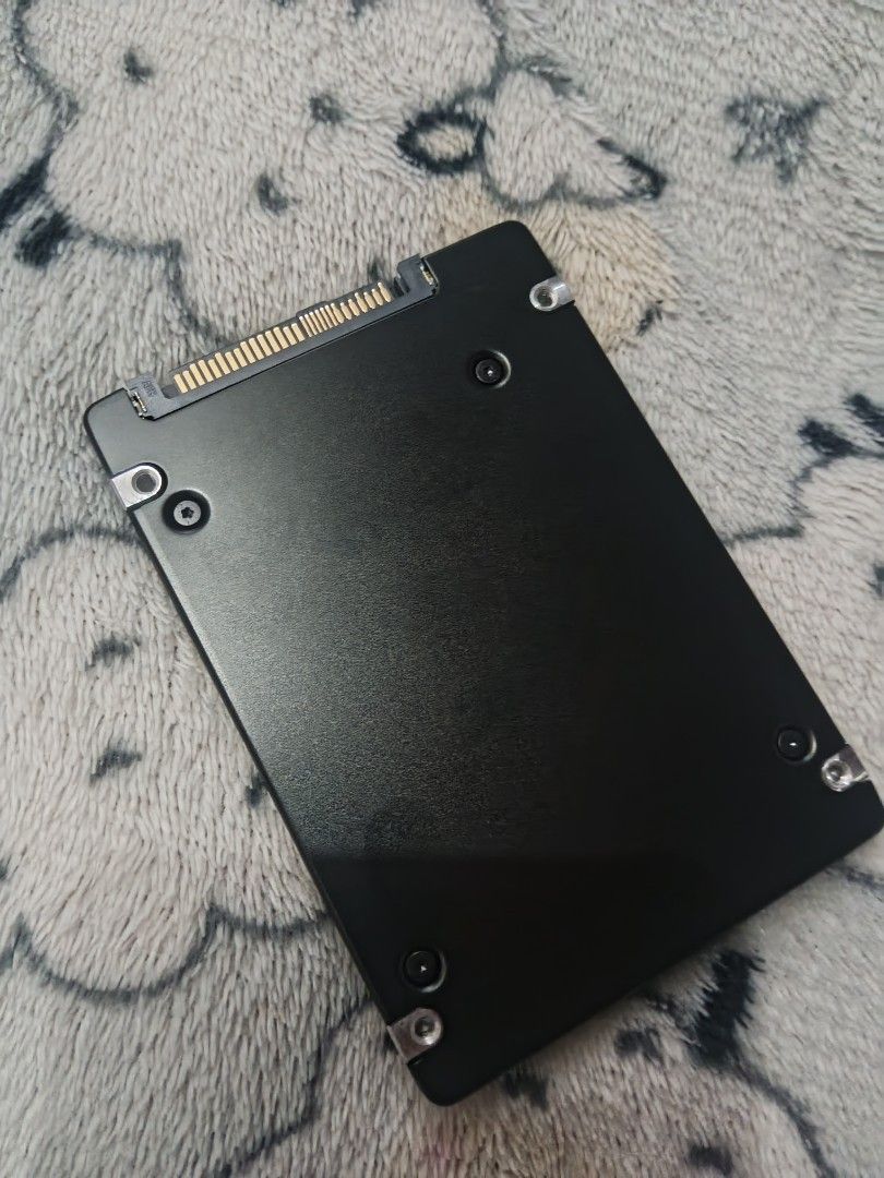 Samsung PM9A3 2.5" 3.84TB x 6 (Category: Audio, Video, Alarm and other Electronic Accessories) located in Valenzuela. Submitted by kaoklaodz (Listing ID 1454275896, Image 3). Description: Samsung PM9A3 2.5" 3.84TB x 6 -dm if interested/for details -6pcs available -will give discount if take all.