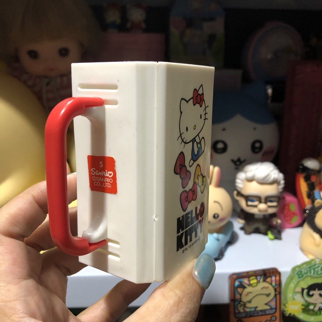 SANRIO HELLO KITTY BEVERAGE HOLDER (Category: Weaning & Toddler Feeding) located in Quezon City. Submitted by kitsune.treasures (Listing ID 1454279897, Image 2). Description: *First to pay policy! *1 day reservation only. Failure to pay on time, auto cancel. 📍Quezon City * MOD: J&T | Lalamove * MOP: GCASH | BPI 📦ON HAND AND READY TO SHIP! CONDITION: WHAT YOU SEE IS WHAT YOU GET. Dimensions: Kindly check the photos for the actual measurements. P