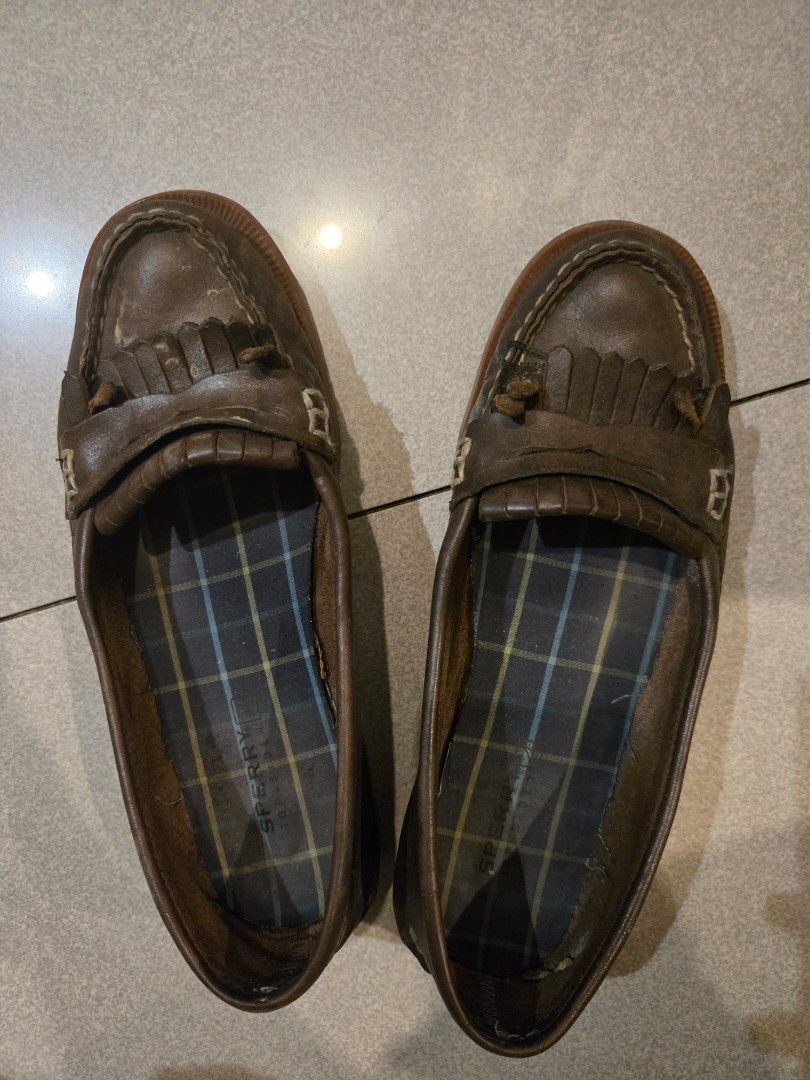 Sebago Docksides Brown Leather Boat Shoes (Category: Loafers) located in Quezon City. Submitted by bikifam (Listing ID 1454277362, Image 3). Description: - Classic brown leather Sebago Docksides boat shoes - Moccasin toe with fringed kiltie detail - Plaid patterned insoles - Rubber soles with some wear, but still offer good grip - Ideal for casual wear size 8 manage your expectations genuine leather.