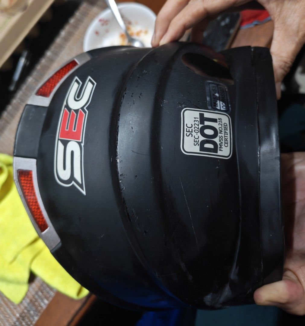 SEC Motorcycle Helmet DOT Certified (Category: Helmets and other Riding Gears) located in Malabon City. Submitted by tan.alex13 (Listing ID 1454296101, Image 3). Description: Mint condition only 6 months and used 9n 4x medium size can still pass as bnew pwede s maselan - Black SEC motorcycle helmet - DOT certified for safety - Size: Medium (M) - Comes with a clear visor - Perfect for your next adventure on the road!.