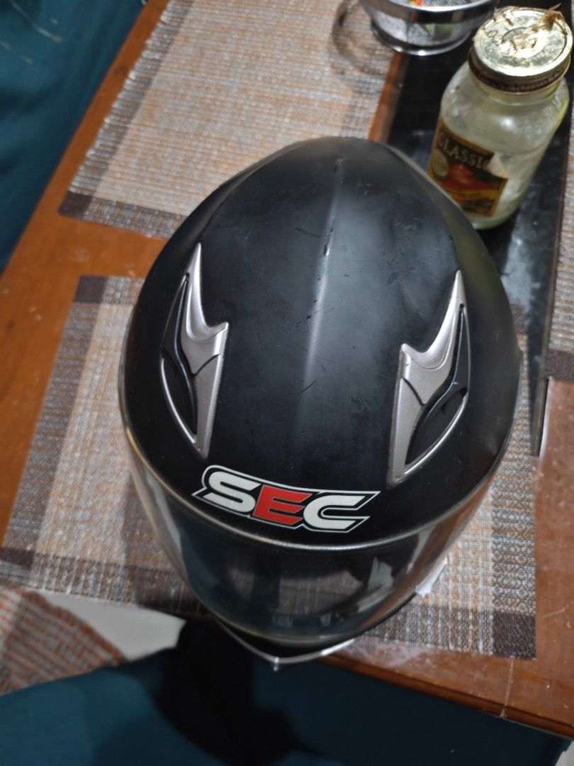 SEC Motorcycle Helmet DOT Certified (Category: Helmets and other Riding Gears) located in Malabon City. Submitted by tan.alex13 (Listing ID 1454296101, Image 2). Description: Mint condition only 6 months and used 9n 4x medium size can still pass as bnew pwede s maselan - Black SEC motorcycle helmet - DOT certified for safety - Size: Medium (M) - Comes with a clear visor - Perfect for your next adventure on the road!.