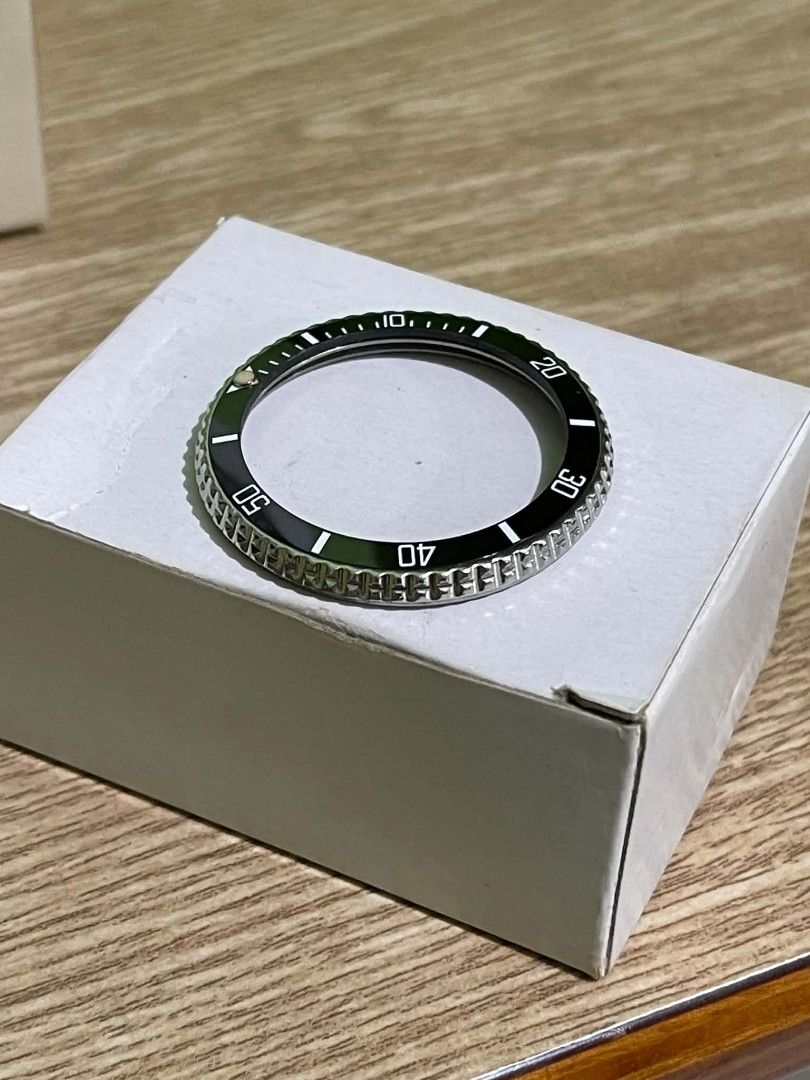 Seiko Automatic Diver-Style Watch – 40mm (Category: Men's Watches) located in Caloocan City. Submitted by luwest (Listing ID 1454196755, Image 2). Description: Extras: Box, cushion, spare bezel, bracelet links, leather strap Condition: Second-hand, somewhat good light wear, not like newly bought Price Range: ₱6,800 – ₱8,000 in complete set..