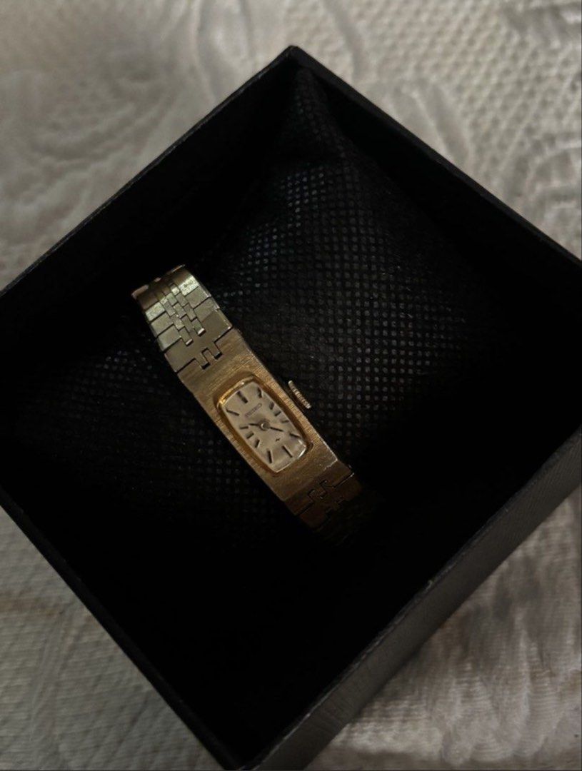 Seiko watches Both for 2k (Category: Luxury Watches) located in Agdangan. Submitted by abbyandrei (Listing ID 1454337844, Image 1). Description: Seiko 5 Automatic watch natanggal lang crown (kayo na bahala magpakabit) Seiko Vintage Manual Winding .