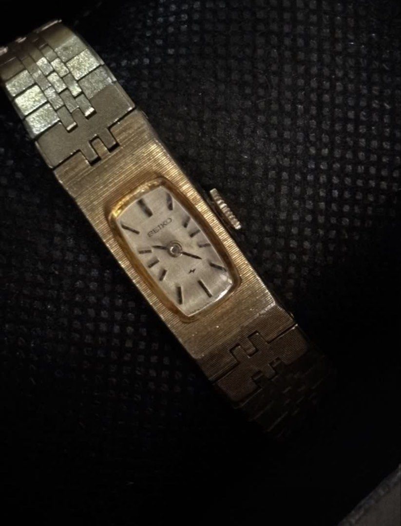 Seiko watches Both for 2k (Category: Luxury Watches) located in Agdangan. Submitted by abbyandrei (Listing ID 1454337844, Image 3). Description: Seiko 5 Automatic watch natanggal lang crown (kayo na bahala magpakabit) Seiko Vintage Manual Winding .