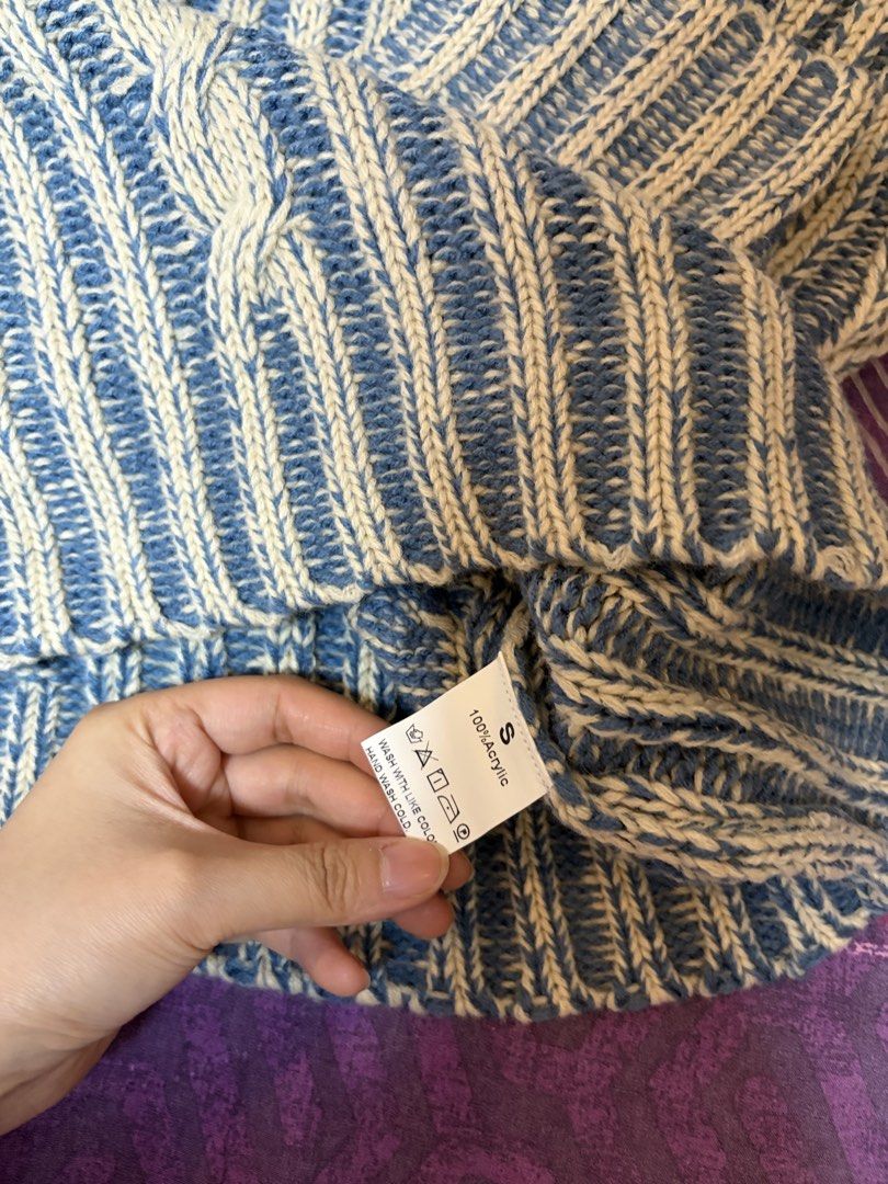 Shein Oversized Knitted Sweater (Category: Coats, Jackets and Outerwear) located in Quezon City. Submitted by morespace555 (Listing ID 1454275656, Image 2). Description: .