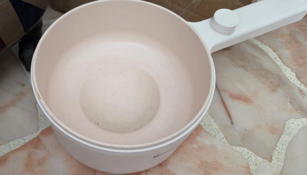 Simplus Electic Cooker (Category: Cookers) located in Singapore. Submitted by jesjes. (Listing ID 1454246876, Image 3). Description: Simplus Kit Electric Cooker 1.8L Without power cord.