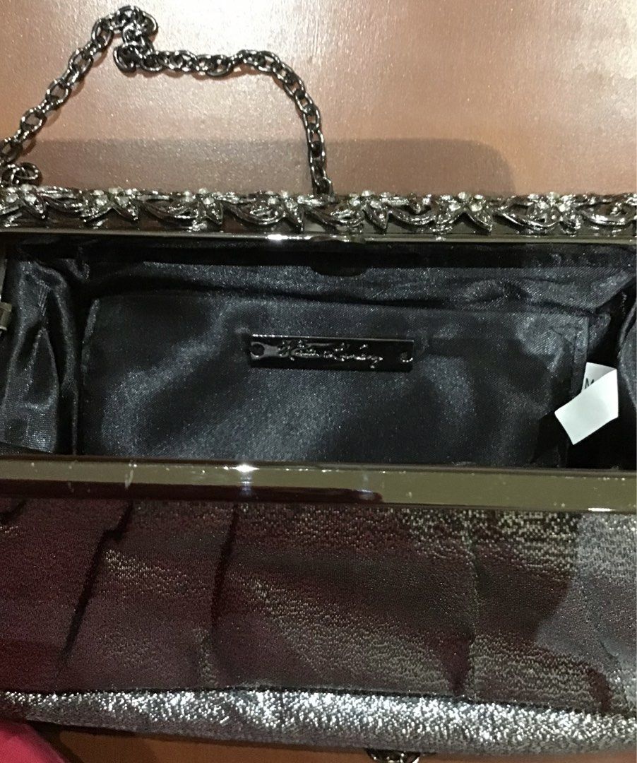 Sparkly Silver Clutch Bag with Chain Strap (Category: Clutches) located in Quezon City. Submitted by rollingstone03 (Listing ID 1454308135, Image 2). Description: - Stunning sparkly silver clutch bag - Detachable chain strap for versatility - Luxurious black satin lining inside - Secure metallic clasp closure - Ideal for parties, weddings, and evening events.