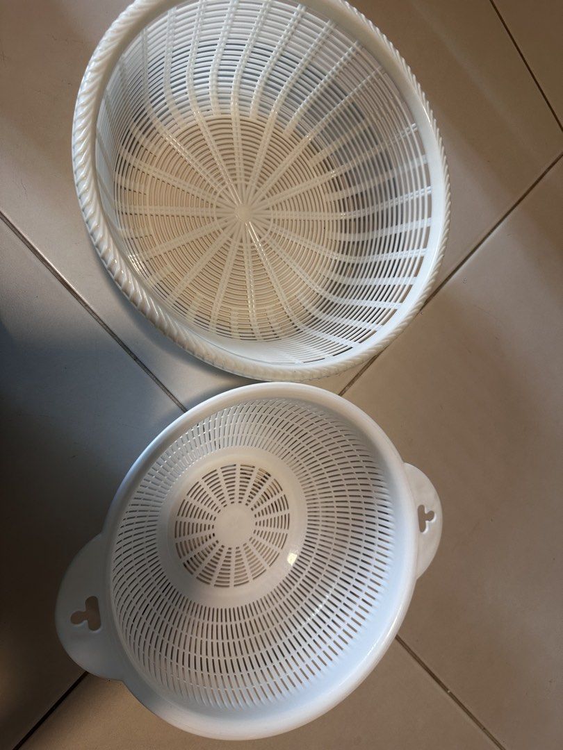 Strainer plastic (Category: Other Kitchenware & Tableware) located in Singapore. Submitted by anson_2828 (Listing ID 1454284113, Image 1). Description: .