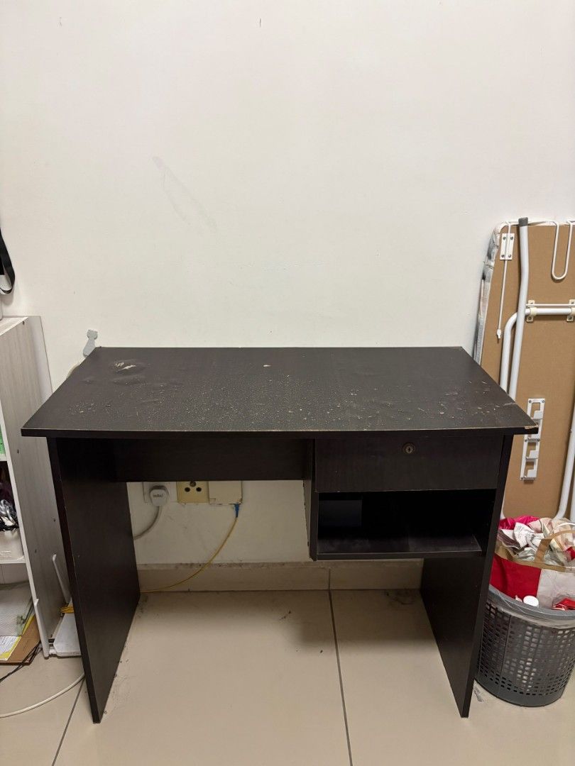 Study table (Category: Tables & Sets) located in Kuala Lumpur. Submitted by gentlecrystal.a0ebf5 (Listing ID 1454357628, Image 2). Description: .