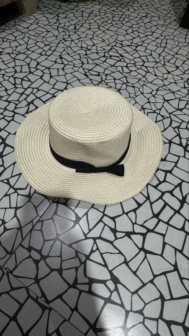 Summer Hat (Category: Hats & Beanies) located in Manila. Submitted by https.cheschives (Listing ID 1454296443, Image 1). Description: SUMMER HAT BRAND NEW.