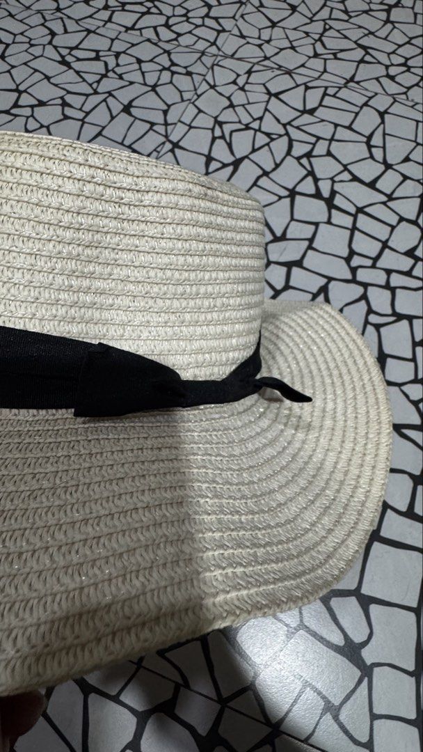 Summer Hat (Category: Hats & Beanies) located in Manila. Submitted by https.cheschives (Listing ID 1454296443, Image 2). Description: SUMMER HAT BRAND NEW.