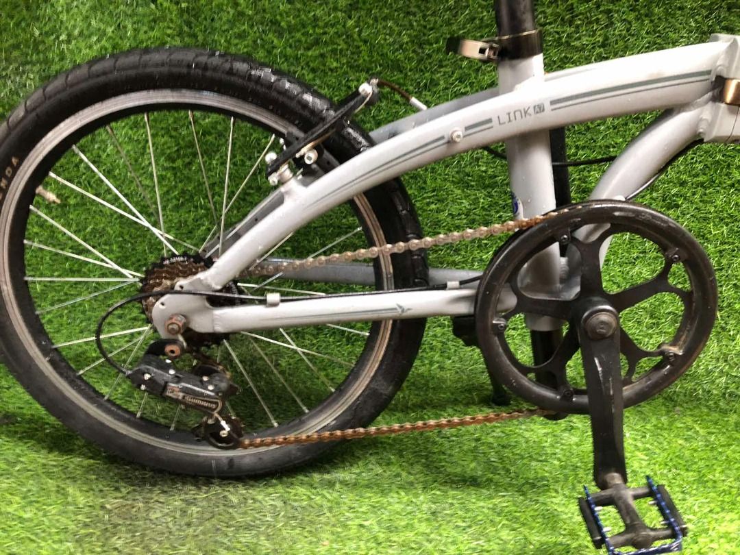 Tern Link A7 20" Folding Bike (Category: Bicycles) located in Valenzuela. Submitted by haponbikessurplus (Listing ID 1454233770, Image 3). Description: - Tern Link A7 Folding Bike - Lightweight Alloy Frame - Alloy Rims - 20 x 1.75" Tires - 7-Speed Shimano SIS with Revoshift - 2-Fold Design for Compact Storage - Ideal for Commuting and Casual Rides.