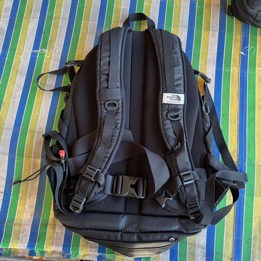 The North Face Quasar Backpack Black (Category: Backpacks) located in Banga. Submitted by akosiloco (Listing ID 1454194475, Image 2). Description: - Black The North Face Quasar backpack - Multiple compartments and pockets for ample storage - Adjustable straps for a comfortable fit - Chest strap with built-in whistle for safety - Ideal for hiking adventures or everyday carry - Please check photos for detailed condition.