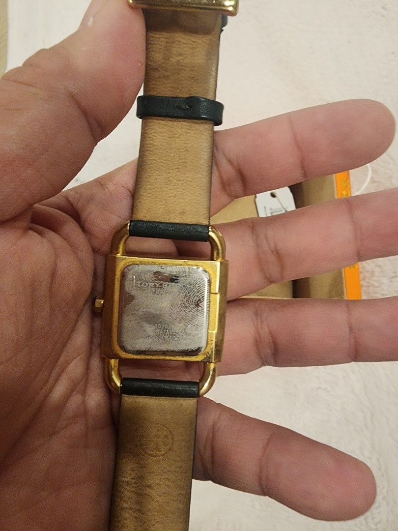 Toey burch watch original (Category: Luxury Watches) located in Manila. Submitted by chrinathalie (Listing ID 1454234499, Image 2). Description: orig good used condition no tarnish.