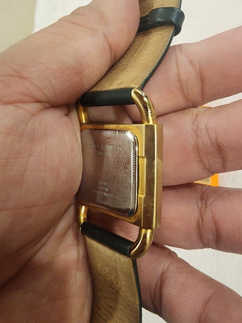 Toey burch watch original (Category: Luxury Watches) located in Manila. Submitted by chrinathalie (Listing ID 1454234499, Image 3). Description: orig good used condition no tarnish.
