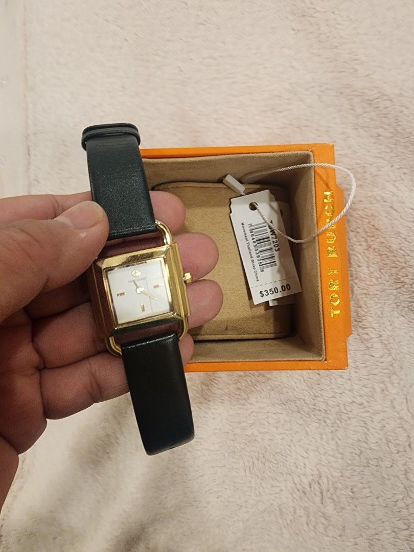 Toey burch watch original (Category: Luxury Watches) located in Manila. Submitted by chrinathalie (Listing ID 1454234499, Image 1). Description: orig good used condition no tarnish.