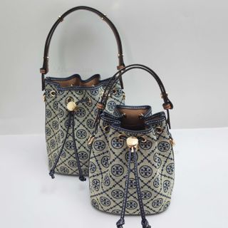 (Category: ) located in . Submitted by fashion.luxe (Listing ID 1454264482, Image 1). Description: .