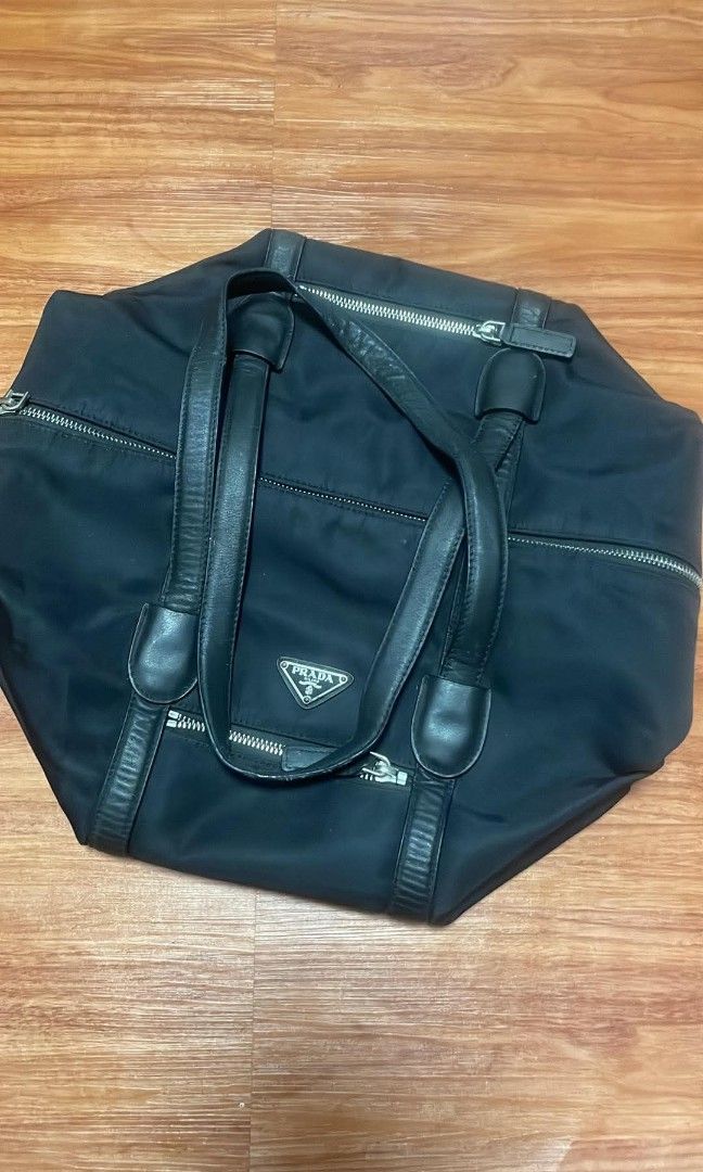 Travel bag (Category: Luxury Bags & Wallets) located in Manila. Submitted by mike221971 (Listing ID 1454331601, Image 1). Description: good condition.