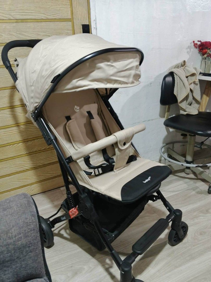 Travel Size Stroller Luggage Type (Category: Strollers) located in Manila. Submitted by antique_15 (Listing ID 1454263733, Image 2). Description: Used once during baby fair. Boundary for 4k. selling for 3k Location: Manila .