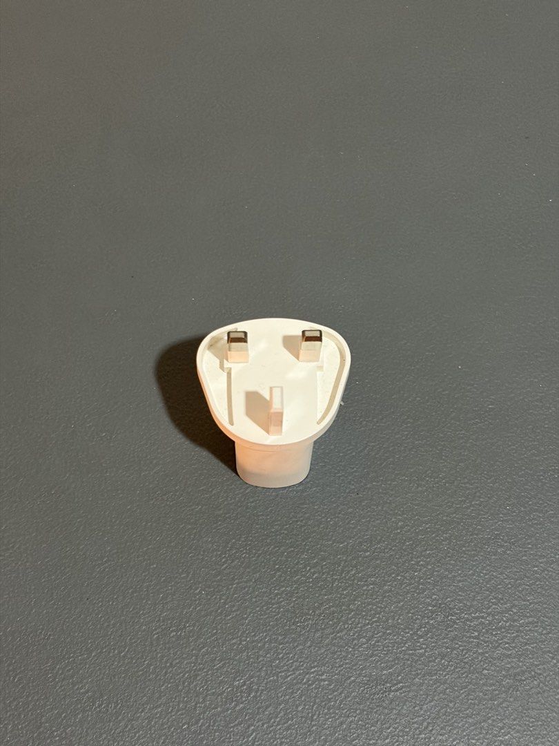 Type G Adapter Type C (Category: Cables & Adaptors) located in Pasig City. Submitted by cash800 (Listing ID 1454295344, Image 2). Description: .