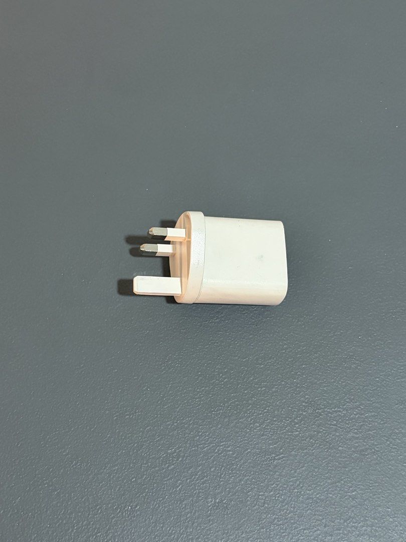 Type G Adapter Type C (Category: Cables & Adaptors) located in Pasig City. Submitted by cash800 (Listing ID 1454295344, Image 1). Description: .
