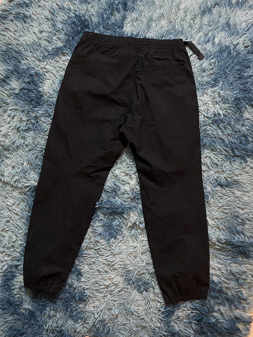 Uniqlo utility jogger pants (Category: Joggers) located in Davao. Submitted by sellsell2002 (Listing ID 1454313880, Image 2). Description: Uniqlo utility jogger pants Like new condition Waist 32-36 Length 39 ₱800.