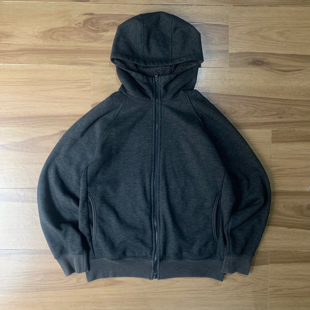 Uniqlo Zip-Up Poly Hoodie (Category: Activewear) located in Manila. Submitted by curated_pieces.ph (Listing ID 1454280329, Image 1). Description: Size: M-L Dimensions: 22”W 26”L Condition: Excellent (no flaws) Color rate: 9.7/10.