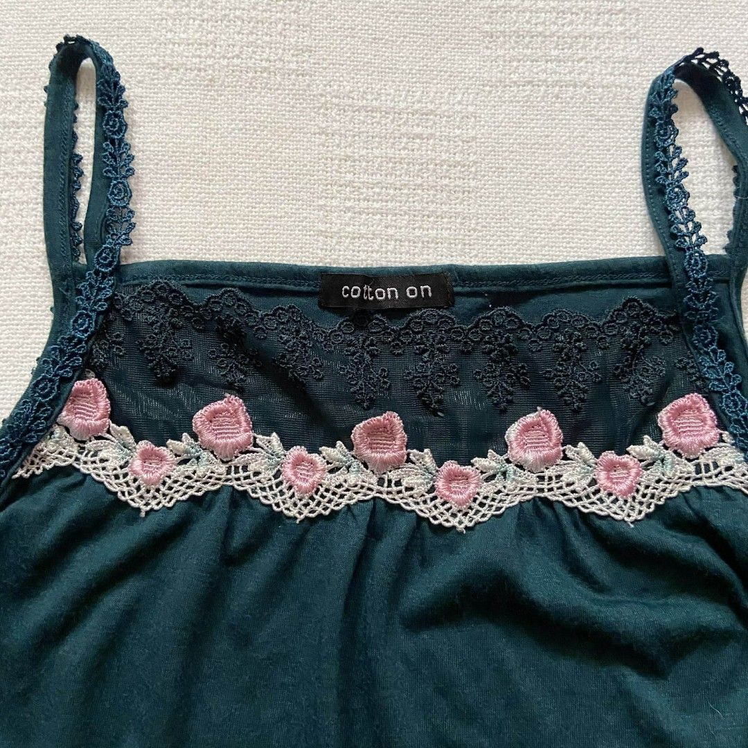 Vintage 2000s Cotton On lace cami (Category: Sleeveless) located in Rizal. Submitted by urkoala (Listing ID 1454269121, Image 2). Description: - fits xs to m.