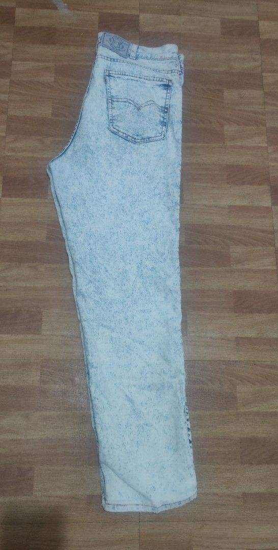 Vintage 80's Silver Medal Levis Jeans (Category: Jeans) located in Cabuyao City. Submitted by THRIFTHITS (Listing ID 1454341998, Image 3). Description: Lévis Silver Medal 80's Pants (Authentic) W 34 L 41 Mine 1k‼️ Direct Message me and Add for fast Transaction ty.