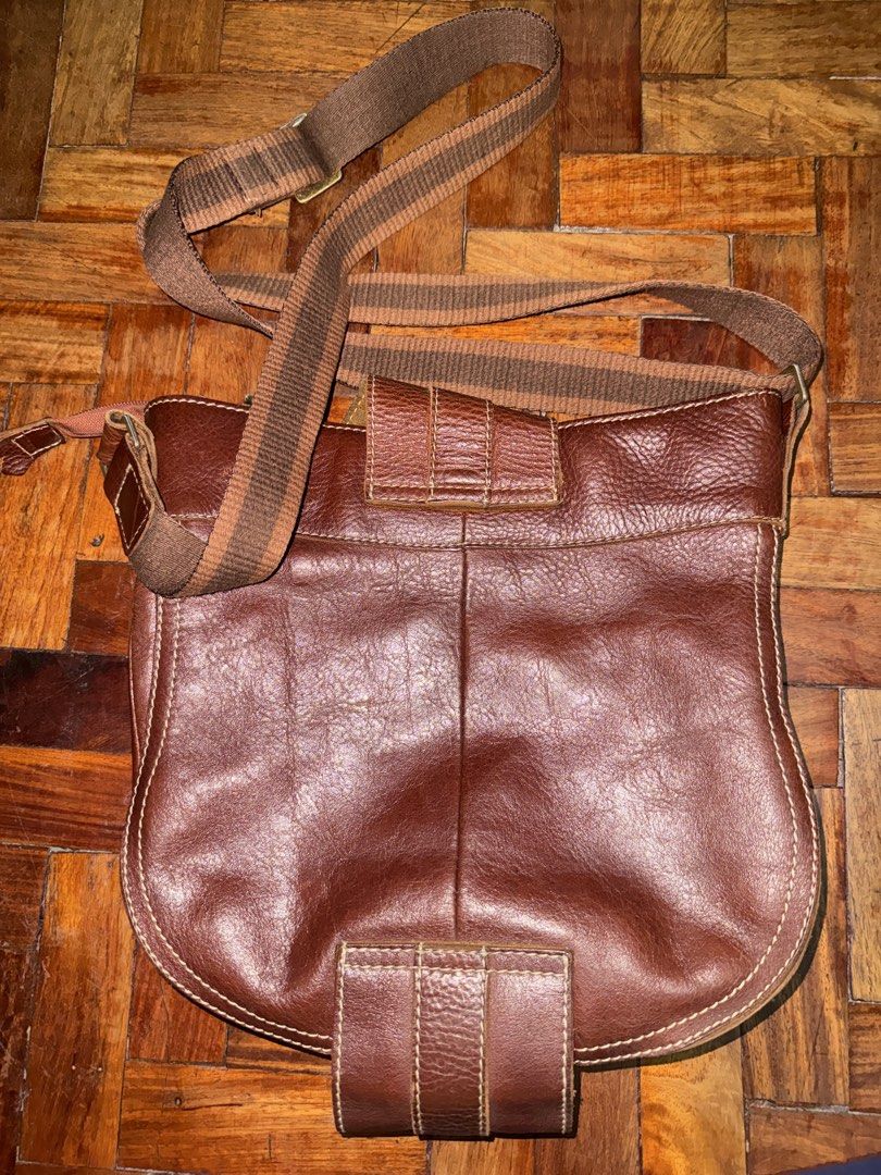 Vintage Leather Cross Body Bag (Category: Cross-body Bags) located in Cainta. Submitted by veronicasdeclutter (Listing ID 1454284548, Image 3). Description: .