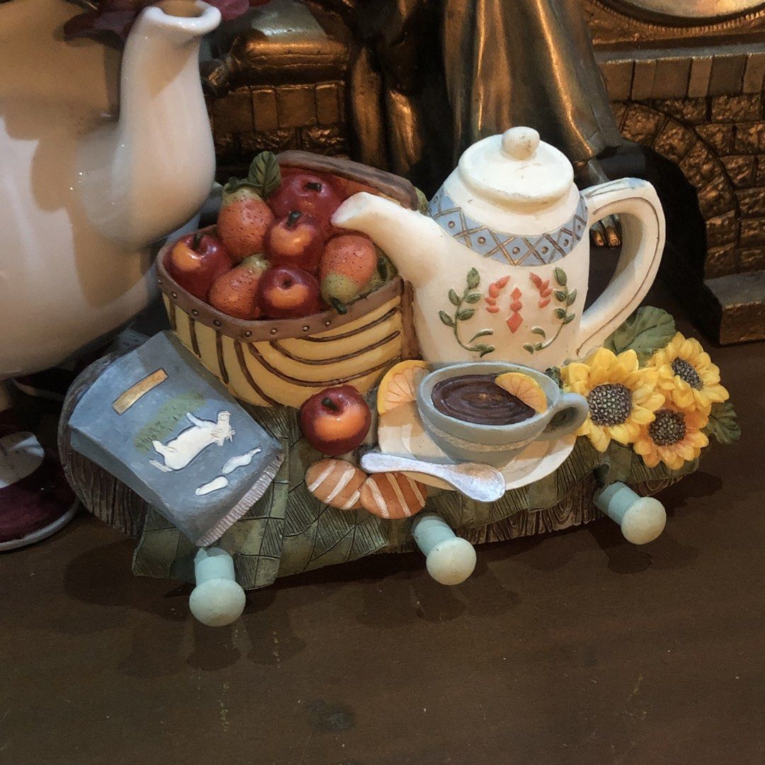 VINTAGE STYLE COUNTRY KITCHEN CERAMIC WALL DECOR HANGING (Category: Wall Decor) located in Quezon City. Submitted by kitsune.treasures (Listing ID 1454277713, Image 1). Description: *First to pay policy! *1 day reservation only. Failure to pay on time, auto cancel. 📍Quezon City * MOD: J&T | Lalamove * MOP: GCASH | BPI 📦ON HAND AND READY TO SHIP! CONDITION: WHAT YOU SEE IS WHAT YOU GET. Dimensions: Kindly check the photos for the actual measurem