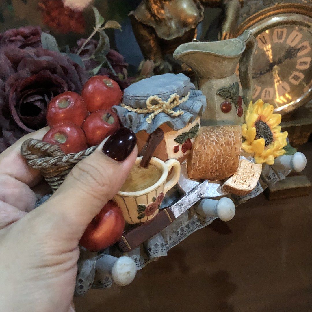 VINTAGE STYLE COUNTRY KITCHEN CERAMIC HANGGING WALL DECOR (Category: Wall Decor) located in Quezon City. Submitted by kitsune.treasures (Listing ID 1454277971, Image 2). Description: *First to pay policy! *1 day reservation only. Failure to pay on time, auto cancel. 📍Quezon City * MOD: J&T | Lalamove * MOP: GCASH | BPI 📦ON HAND AND READY TO SHIP! CONDITION: WHAT YOU SEE IS WHAT YOU GET. Dimensions: Kindly check the photos for the actual measure