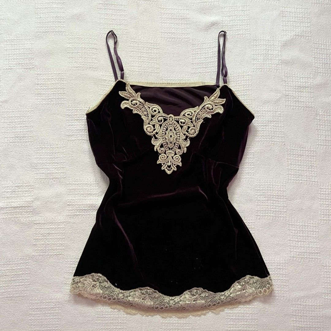 Vintage whimsy velvet camisole (Category: Sleeveless) located in Rizal. Submitted by urkoala (Listing ID 1454265988, Image 1). Description: - fits s to m - made in korea - adjustable straps.