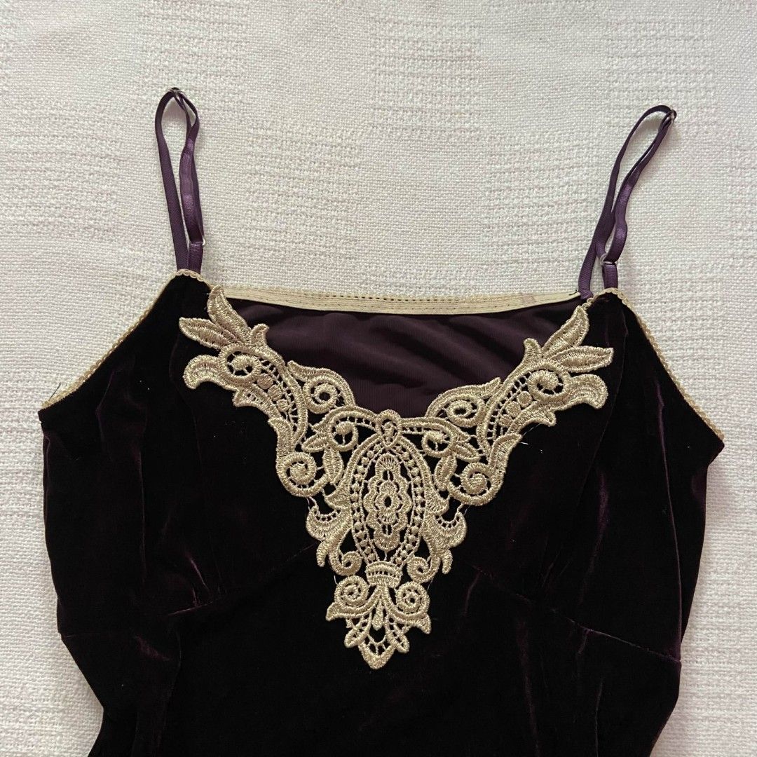 Vintage whimsy velvet camisole (Category: Sleeveless) located in Rizal. Submitted by urkoala (Listing ID 1454265988, Image 2). Description: - fits s to m - made in korea - adjustable straps.
