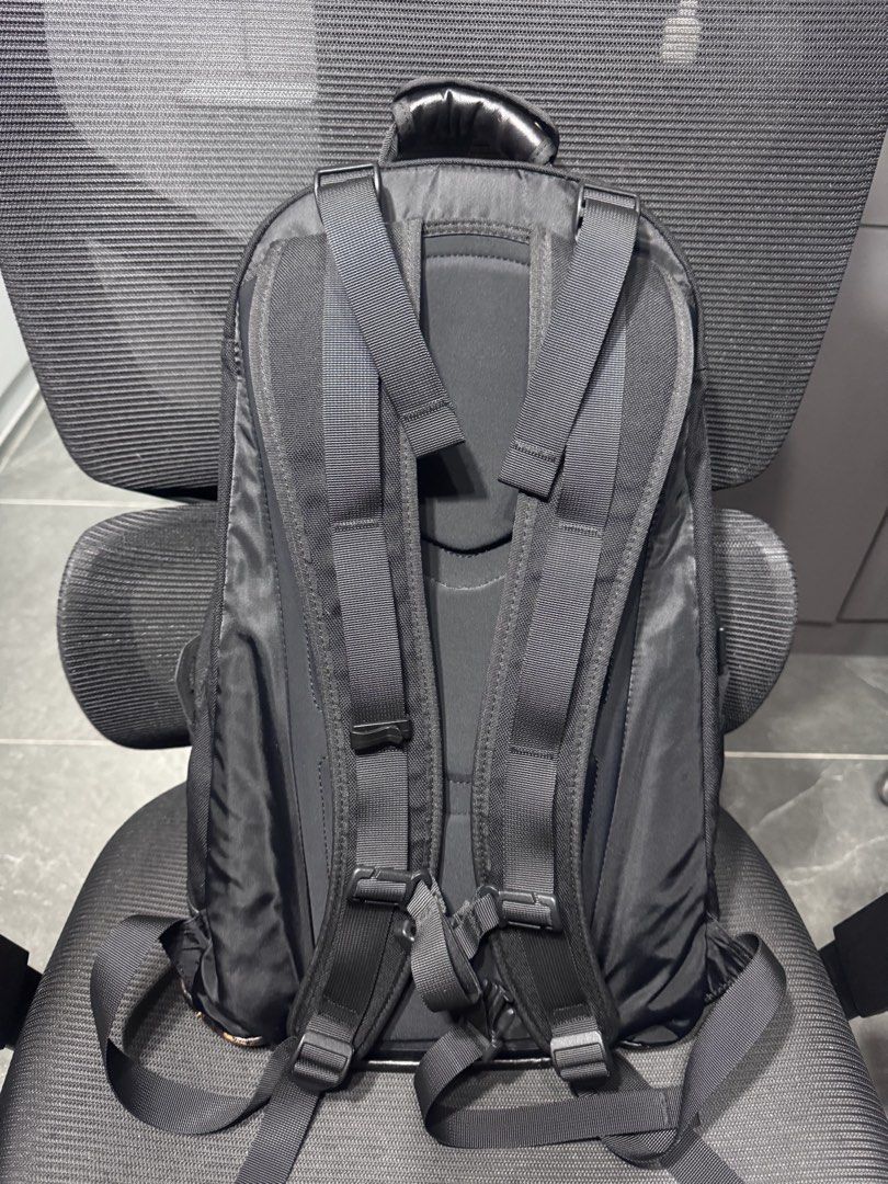 Visvim backpack （分類：手袋及銀包）位於 Hong Kong。 由 tim9999999 提交（商品編號 1454312675，圖片 2）。簡介： Visvim backpack 少用接近全新。