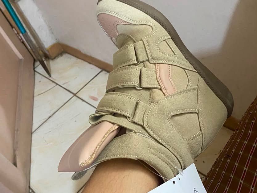 Wedge Sneakers Isabel Marant Dupe Khaki Platform (Category: Wedges) located in Tarlac. Submitted by yukitaroo (Listing ID 1454238119, Image 3). Description: Size 36, NEVER been used RFS: it’s too small for me huhu Nego if sure buyer naman..