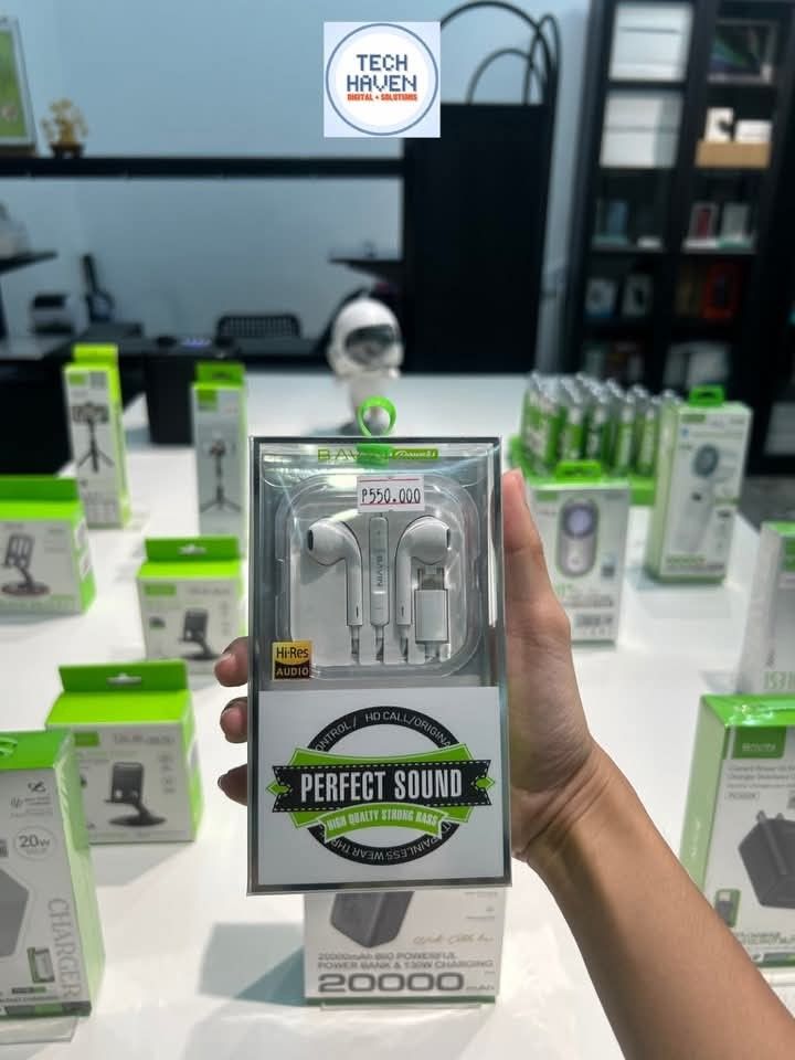 Wired Earphones (Category: Earphones) located in Manila. Submitted by emem_00 (Listing ID 1454235659, Image 1). Description: Wired Earphones- Type C.