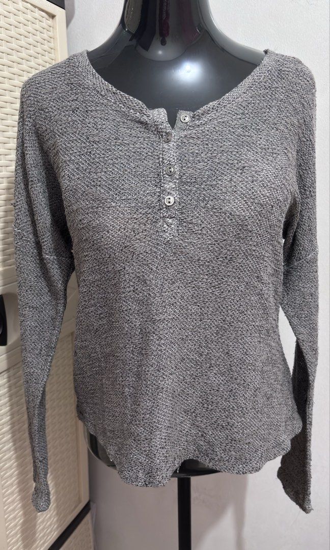 Women Blouses (Category: Blouses) located in Pasig City. Submitted by Atv26 (Listing ID 1454229122, Image 2). Description: Bust Width: 19inches Length: 24 inches Color rate : 9/10 May pag ka knitted ang fabric. No flaws or mga butas. .