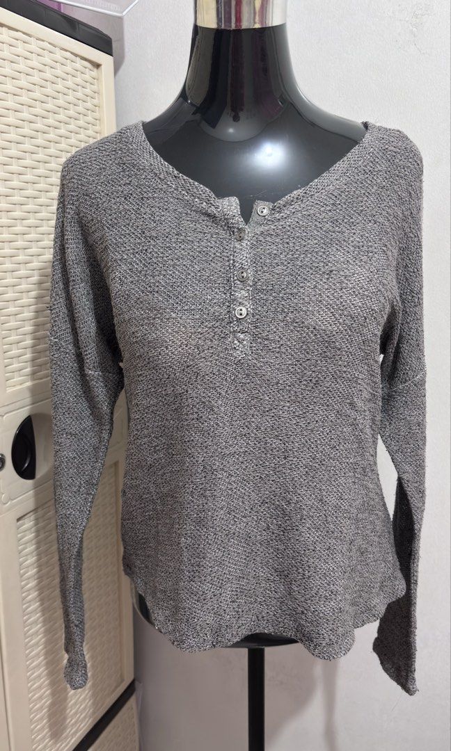 Women Blouses (Category: Blouses) located in Pasig City. Submitted by Atv26 (Listing ID 1454229122, Image 1). Description: Bust Width: 19inches Length: 24 inches Color rate : 9/10 May pag ka knitted ang fabric. No flaws or mga butas. .