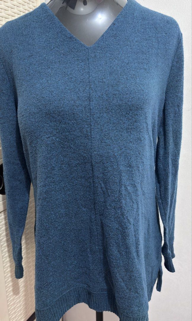 Women Long Sleeve (Category: Coats, Jackets and Outerwear) located in Pasig City. Submitted by Atv26 (Listing ID 1454225910, Image 2). Description: Bust Width: 20.5 inches Length:27 inches Color rate: 9.5/10 No flaws may pagka knitted ang tela nya. Perfect pang lamig, Pang mall at pang office..