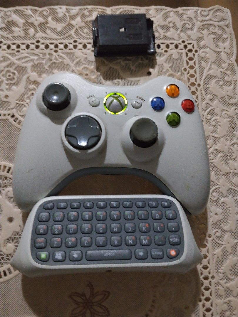 Xbox 360 controler with keyboard (Category: Controllers) located in Manila. Submitted by cruzivanpatrick (Listing ID 1454190858, Image 1). Description: xbox 360 controler with mini keyboard set only pm meet up deliver or shipping thanks.
