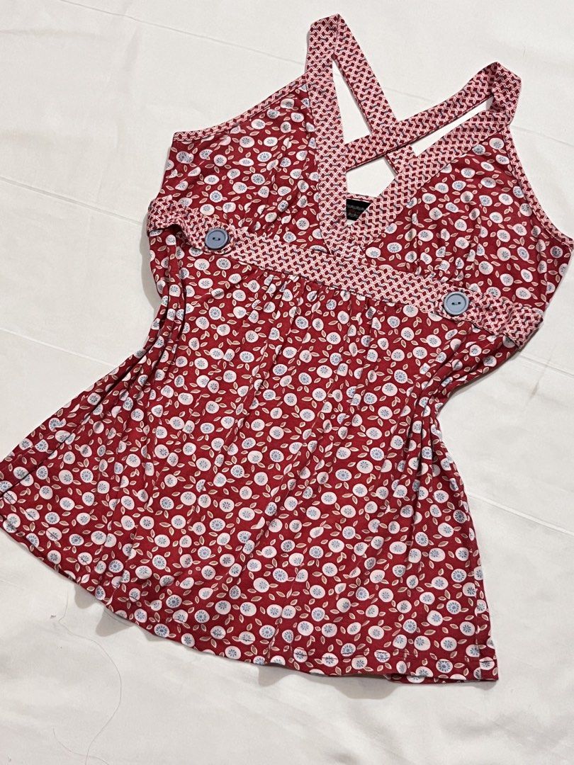 Y2K Cross Back Halter Babydoll Top (Category: Sleeveless) located in Santa Rosa. Submitted by spanishlattelxver (Listing ID 1454348561, Image 2). Description: ✦ Halter neckline with crisscross back straps ✦ Decorative button accents ✦ Flowy babydoll fit ✦ Lightweight and comfortable ✦ Perfect Y2K outfit Condition: ♡ Excellent preloved condition ♡ No noticeable flaws Measurements: ✦ Bust: 34-38.