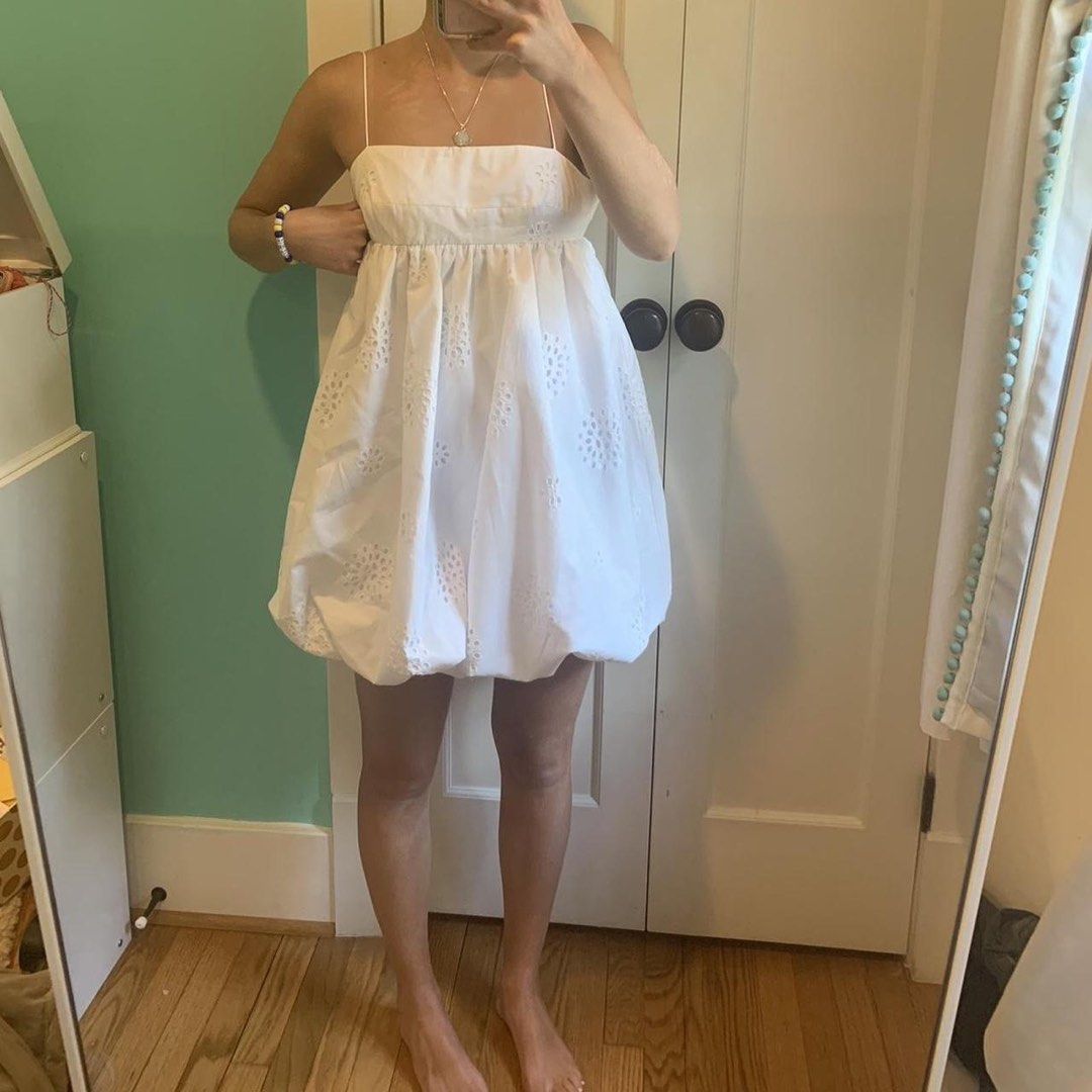 Zara baloon dress (Category: Dresses) located in Manila. Submitted by highendcollection.wind (Listing ID 1454243175, Image 3). Description: Zara baloon eyelet dress Brandnew xs-s.