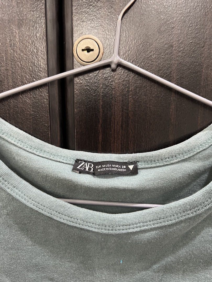 Zara Basic Cropped T-Shirt (Category: Shirts) located in Mandaluyong City. Submitted by thrift.ri (Listing ID 1454248732, Image 2). Description: FIXED PRICE -worn a few times only -color blue-green -size medium -cropped top RFS: decluttering.