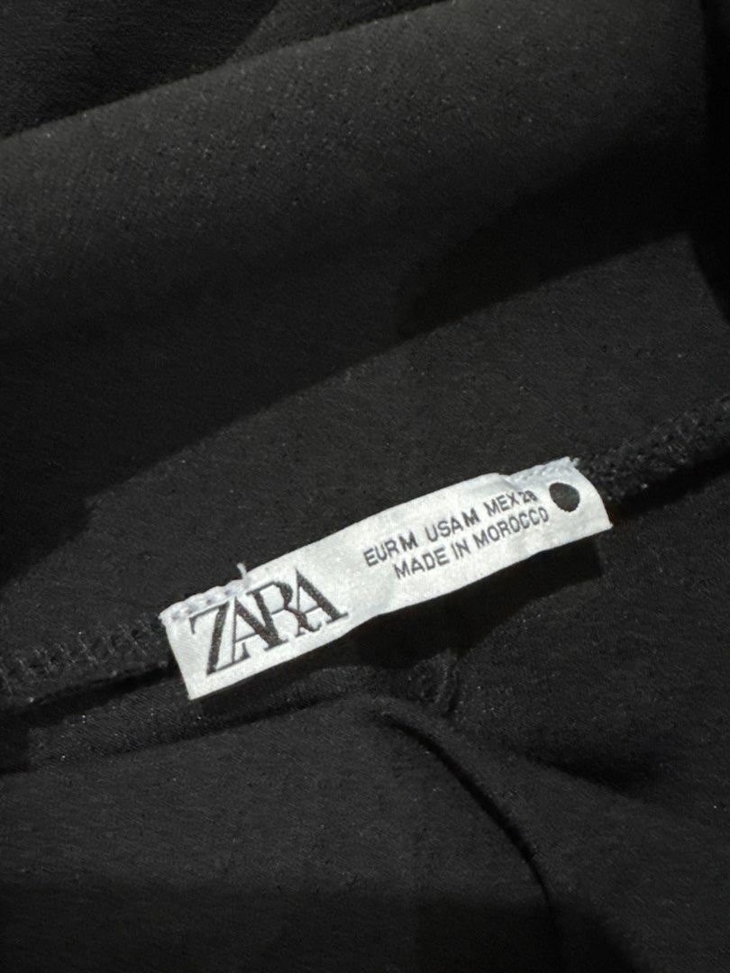 Zara Black Sleeveless Turtleneck Top (Category: Sleeveless) located in Manila. Submitted by luckyclosetbya (Listing ID 1454255231, Image 3). Description: - Zara sleeveless top in black - High neckline (turtleneck style) - Simple and chic design - Versatile: great for layering or wearing alone - Made in Morocco.