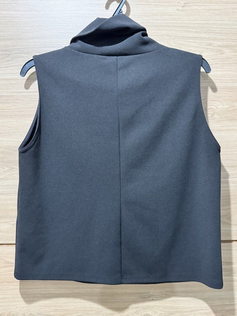 Zara Black Sleeveless Turtleneck Top (Category: Sleeveless) located in Manila. Submitted by luckyclosetbya (Listing ID 1454255231, Image 2). Description: - Zara sleeveless top in black - High neckline (turtleneck style) - Simple and chic design - Versatile: great for layering or wearing alone - Made in Morocco.